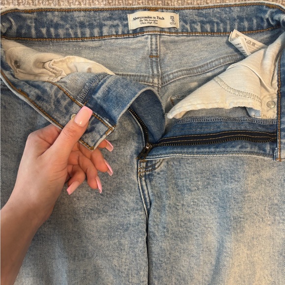Abercrombie & Fitch Light Blue Denim Jeans - Picture 2 of 5